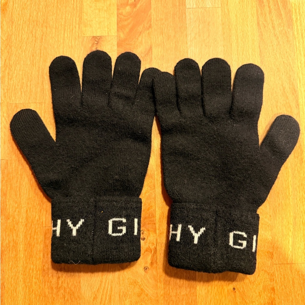 Givenchy Black Knit Gloves with Logo - Picture 2 of 6
